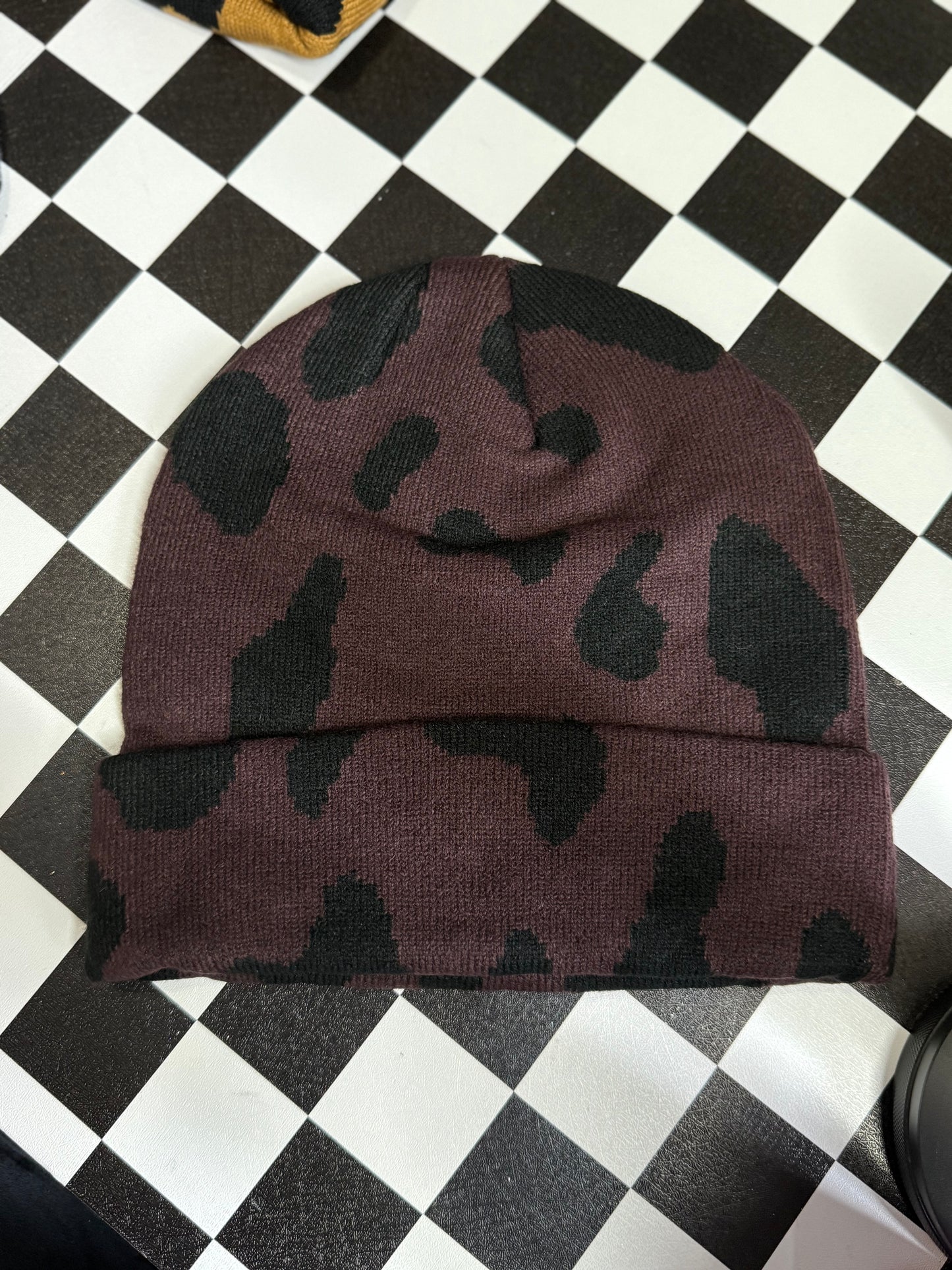 BEANIE-SPOTTED BURGUNDY