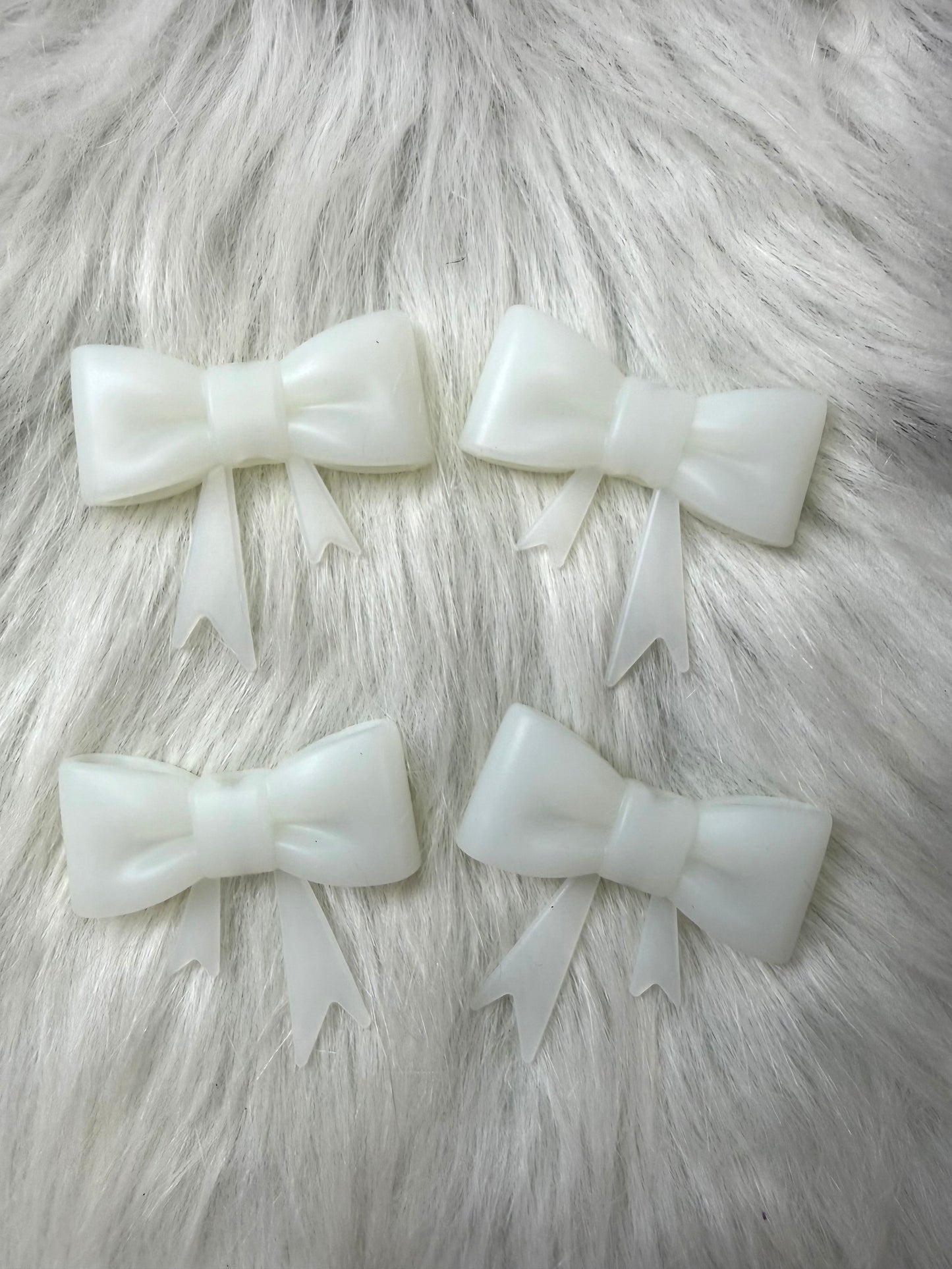 WHITE GLOW BOW